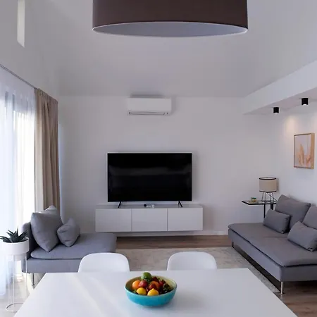 Major アパート ティハニ